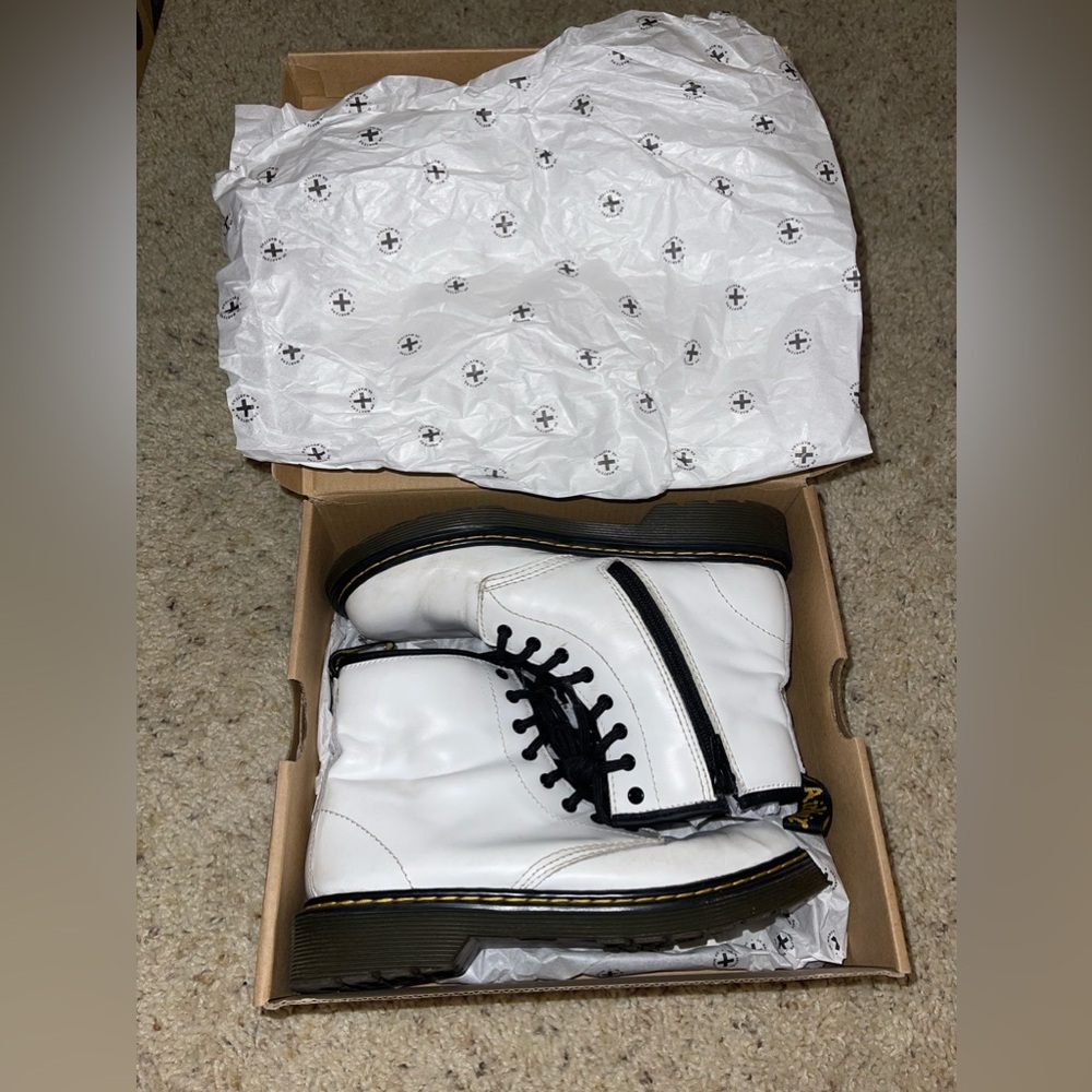 Women’s Doc Martens White